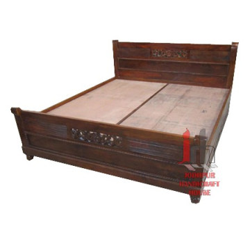 Cama de casal com desenhos